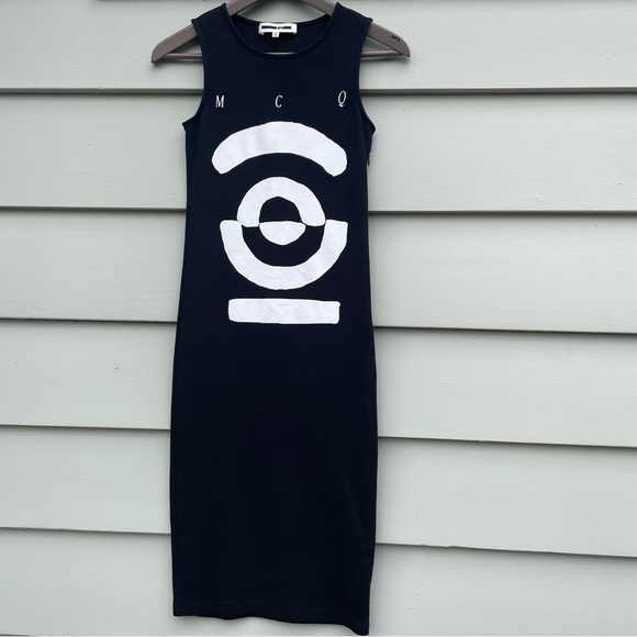 MCQ by Alexander McQueen Black Sleeveless Fitted Logo Dress Small - Picture 2 of 6